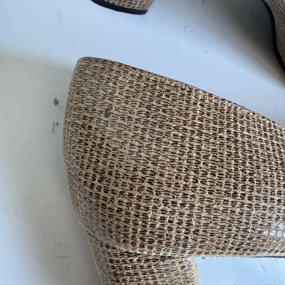 Stuart Weitzman Diamondback Snakeskin embossed leather Shoes/Pumps. Size 7.5 - Picture 15 of 15